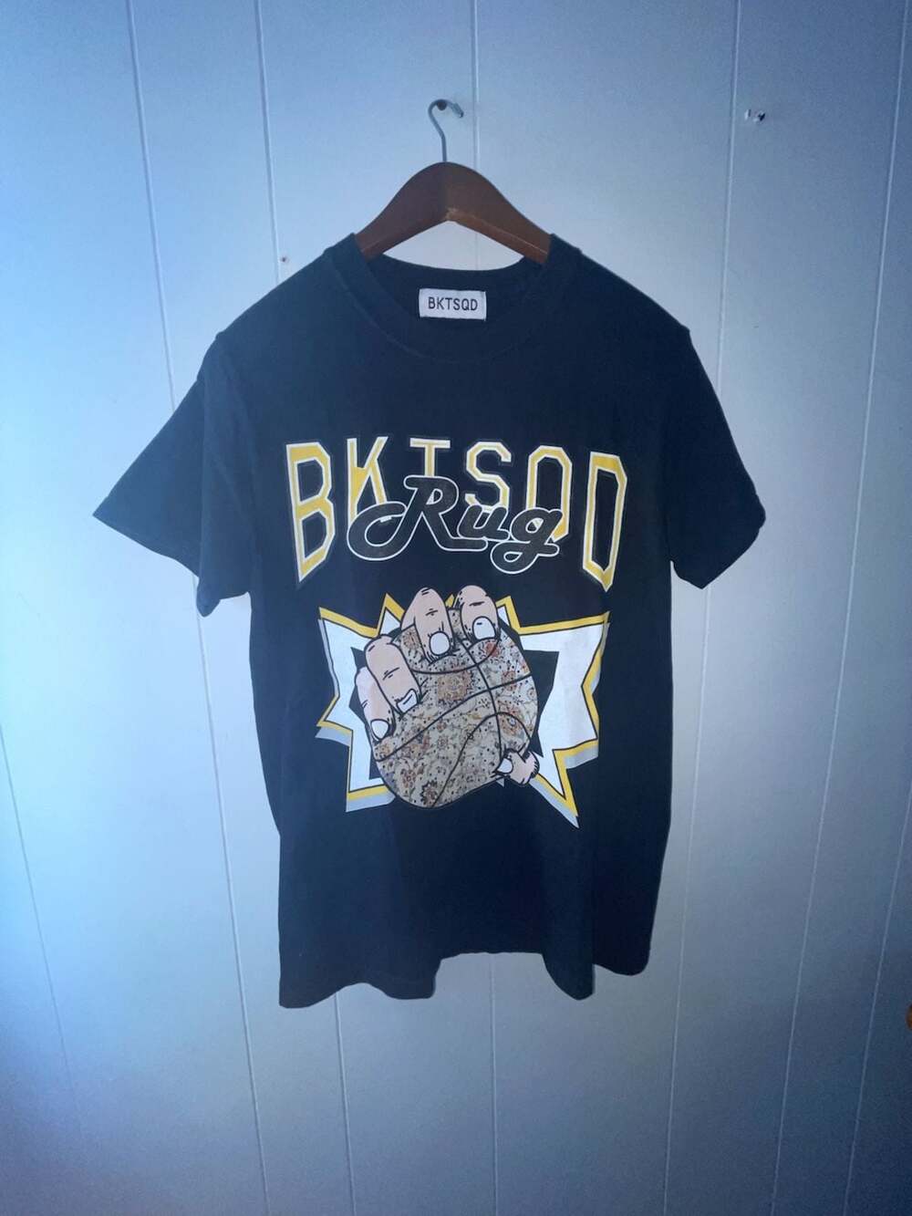BKTSQD Basketball Rug Graphic Black T-Shirt S